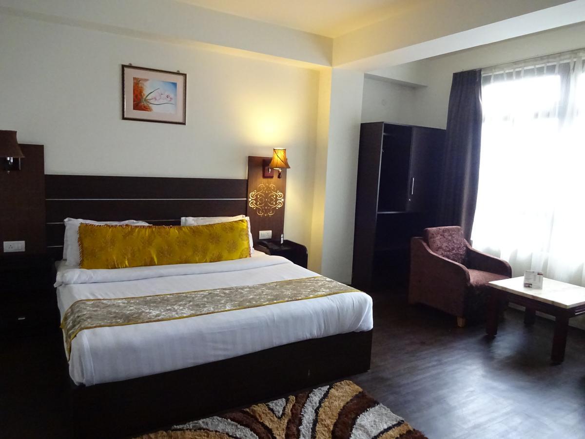 Jain Group Hotel Royal Orchid & Spa ガントク エクステリア 写真
