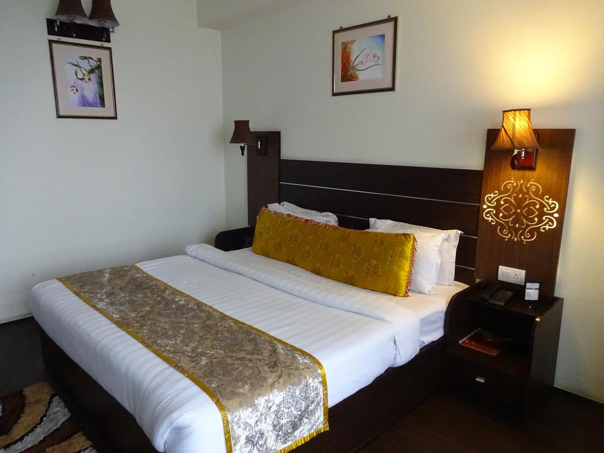 Jain Group Hotel Royal Orchid & Spa ガントク エクステリア 写真