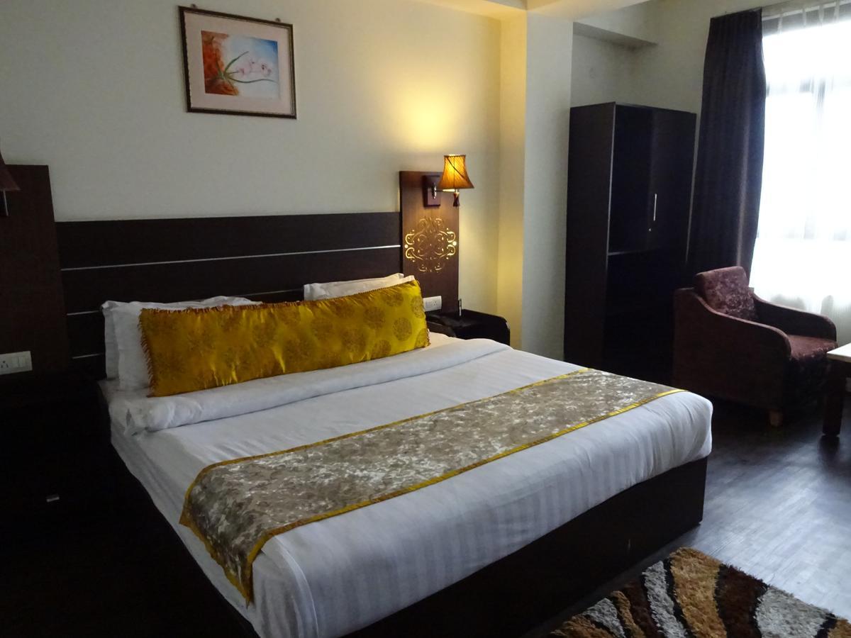 Jain Group Hotel Royal Orchid & Spa ガントク エクステリア 写真